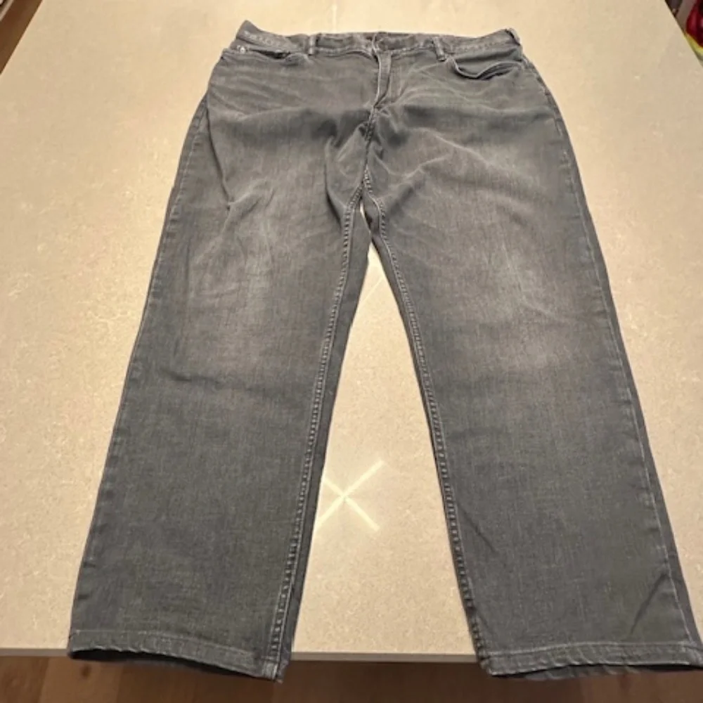 Banana Republic Men's Gray Athletic Tapered Leg  38x32 Jeans-EUC Senim